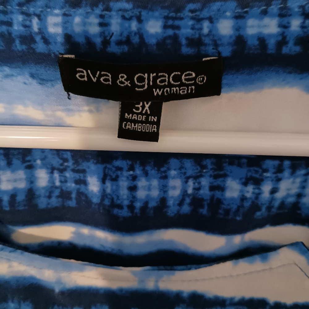 Ava & Grace blue and white sleeveless blouse. Size 3x